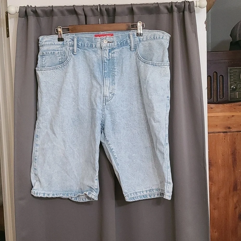 Levi's Mens Shorts Denin Light Wash Pockets Sz. 40x12 EUC